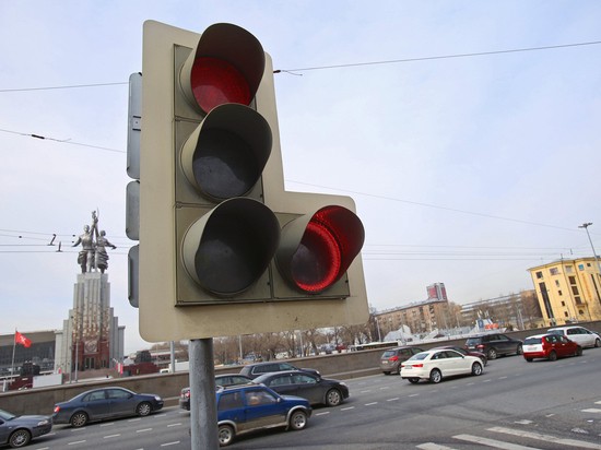 Эксперимент с правым поворотом на красный провалился из-за необучаемости водителей