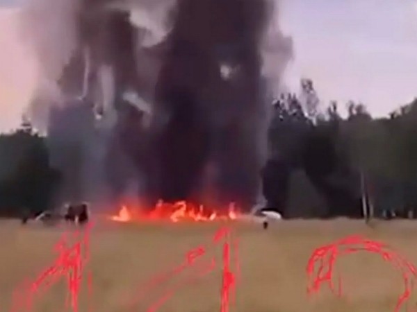 СМИ: в Тверской области взорвали самолет Евгения Пригожина, бизнесмен был в списке пассажиров (ВИДЕО)