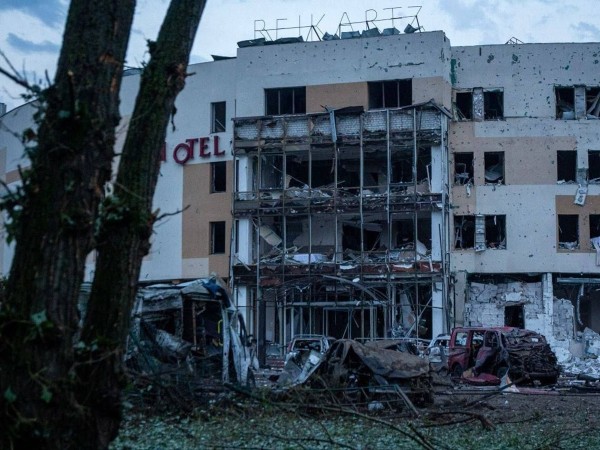 Момент удара ВС РФ по гостинице Reikartz в Запорожье с наемниками НАТО попал на видео (ВИДЕО)
