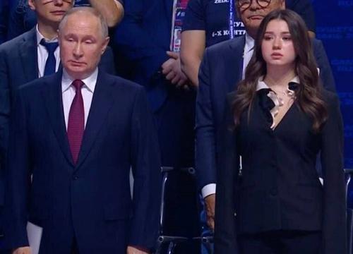 Песков заявил, что Путин поддерживает фигуристку Камилу Валиеву
